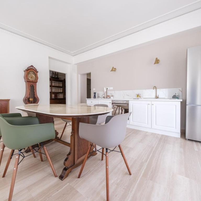 Casa Vacanze Piazza Europa - Appartamento Premium con 3 Camere da Letto e Balcone - 1