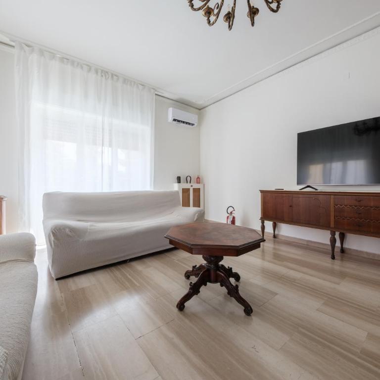 Casa Vacanze Piazza Europa - Appartamento Premium con 3 Camere da Letto e Balcone - 2