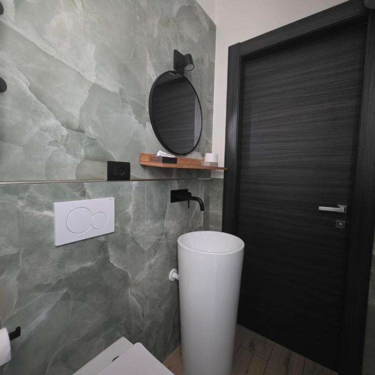 AL 54 Accommodation - Premium - Camera Matrimoniale Deluxe con Balcone - 7