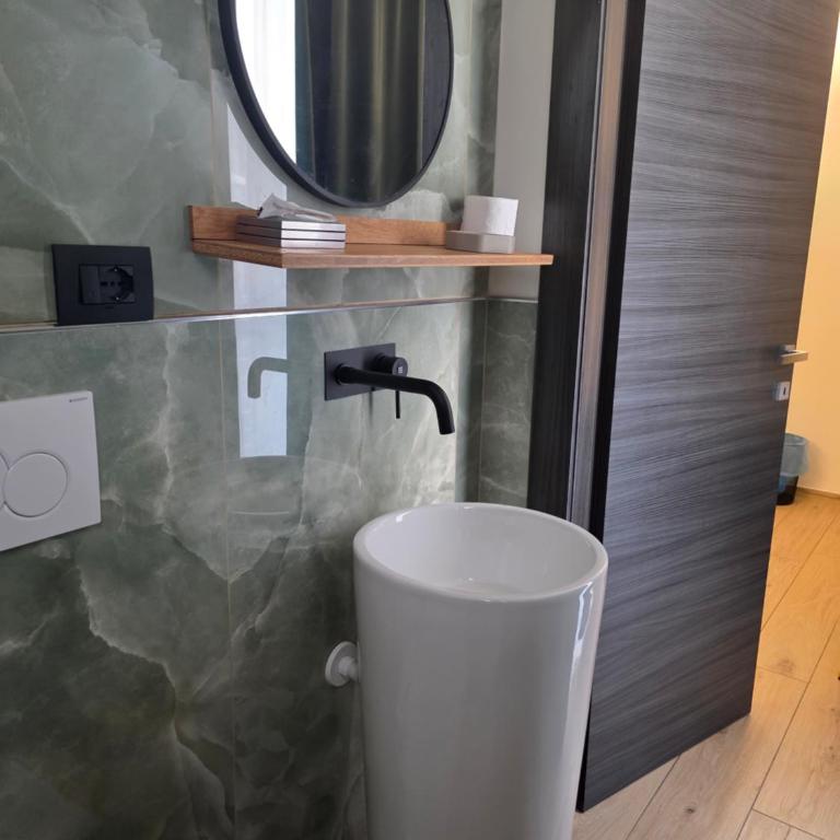 AL 54 Accommodation - Premium - Camera Matrimoniale Deluxe con Balcone - 9
