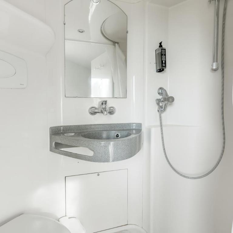 hotelF1 Lyon Bourgoin-Jallieu - Chambre Triple Cabrio avec Salle de Bains - 7