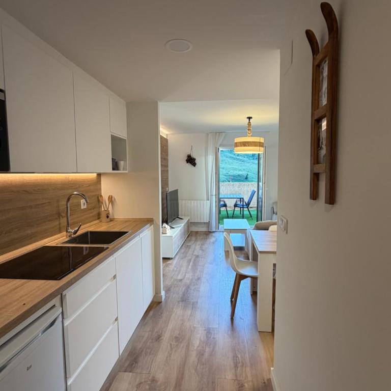 Apartamentos Leyre Candanchú - Apartamento de 2 dormitorios con terraza - 2