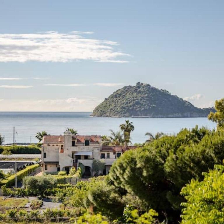 Iris Apartment | Vista Gallinara - Appartamento con 1 Camera da Letto - 19