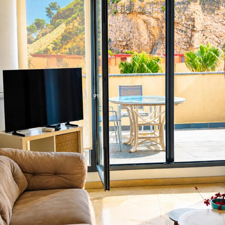 ÁTICO dúplex con vistas al MAR, CASTILLO y MONTAÑA, estancia mínima de 10 noches - Apartment mit 1 Schlafzimmer - 10