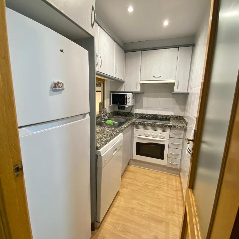 Apartamento Moderno Playa de Gandía Vistas al Mar Piscina Pádel y WIFI 4 PAX - Apartamento de 1 dormitorio - 9