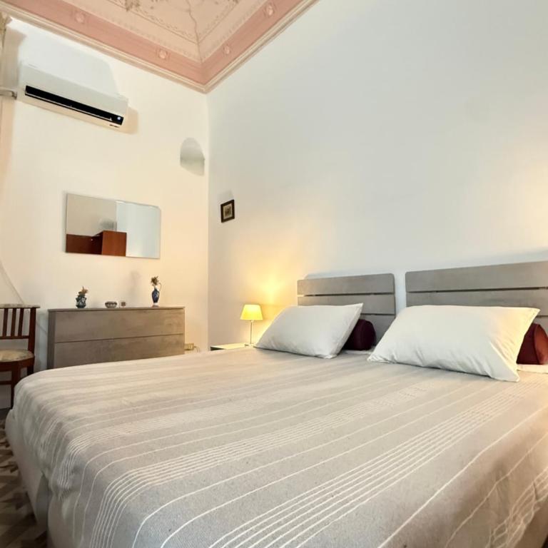 Crispi Accomodation B&B - Family Room with Private Bathroom - 9