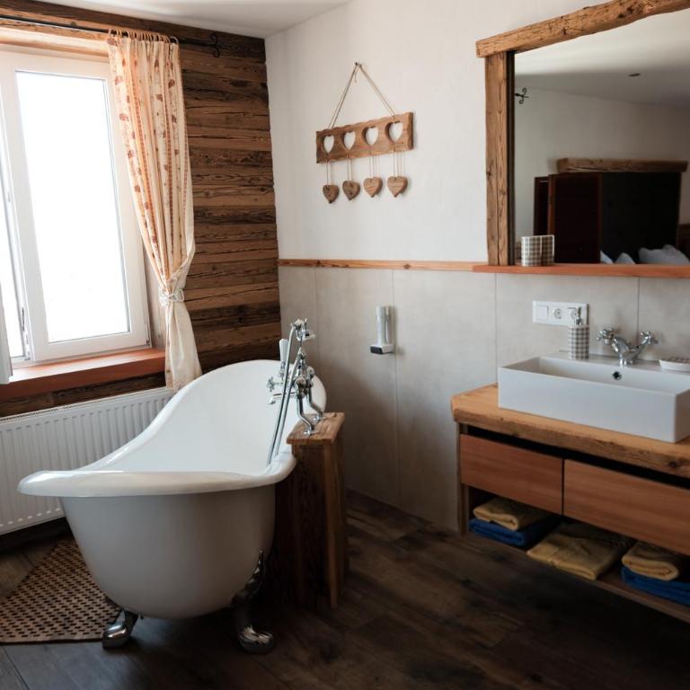 Gipfelhaus Gerlitzen - Deluxe Doppelzimmer mit Bad - 3