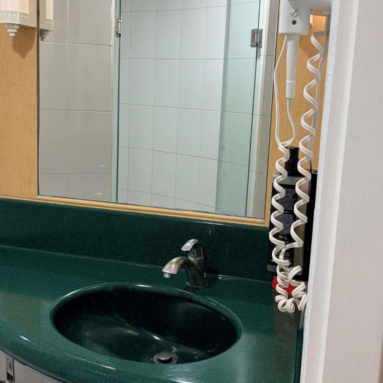 Ibis Monterrey Valle - Habitación Doble Estándar con 2 camas dobles - 10