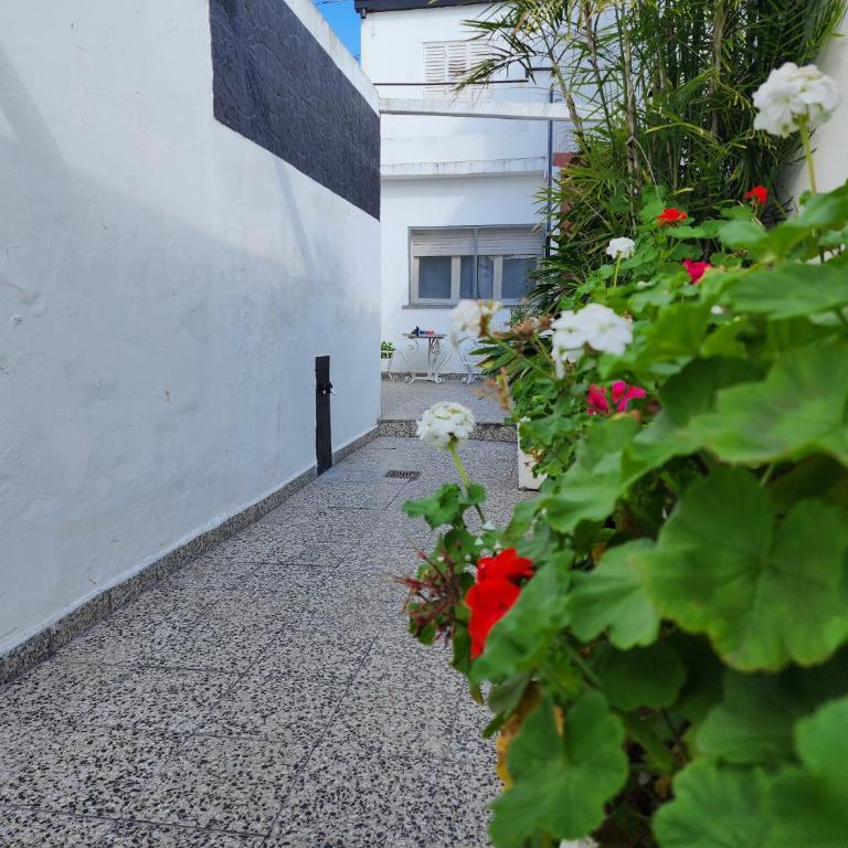 Casa a pasos de Clínica UOM, cochera, terraza, parrilla - Apartamento de 1 dormitorio - 15