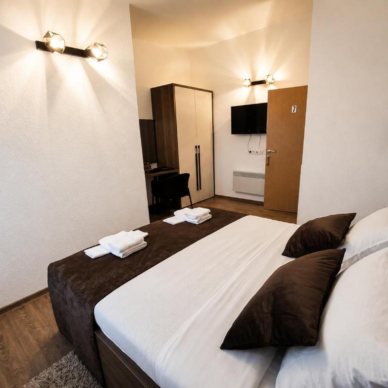 Villa Hum - Dvokrevetna Soba sa Bračnim Krevetom - 5