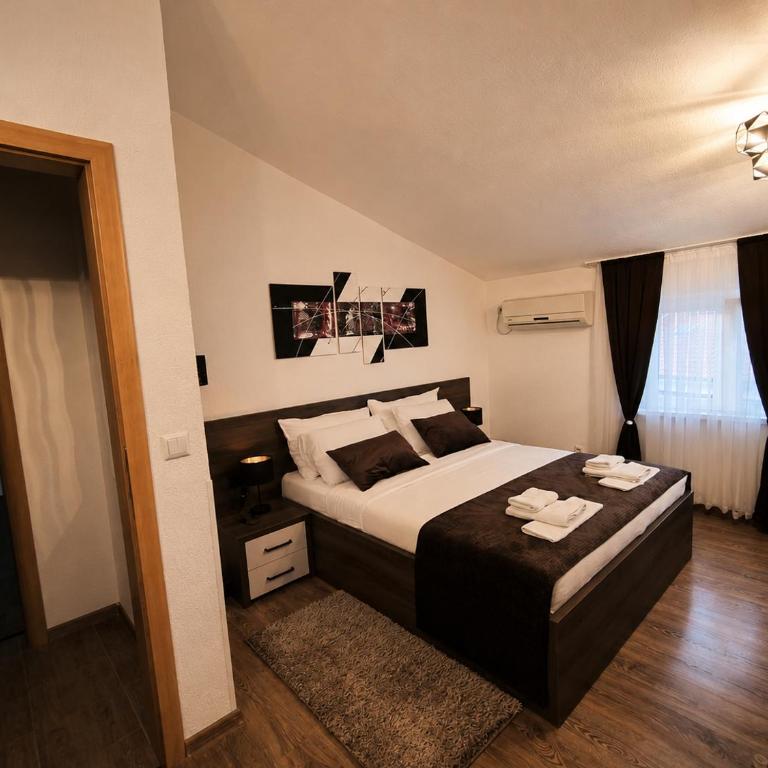 Villa Hum - Dvokrevetna Soba sa Bračnim Krevetom - 17