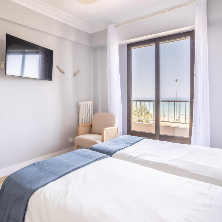 GRAN APARTAMENTO EN PRIMERA LINEA DE PLAYA - Apartamento - 3
