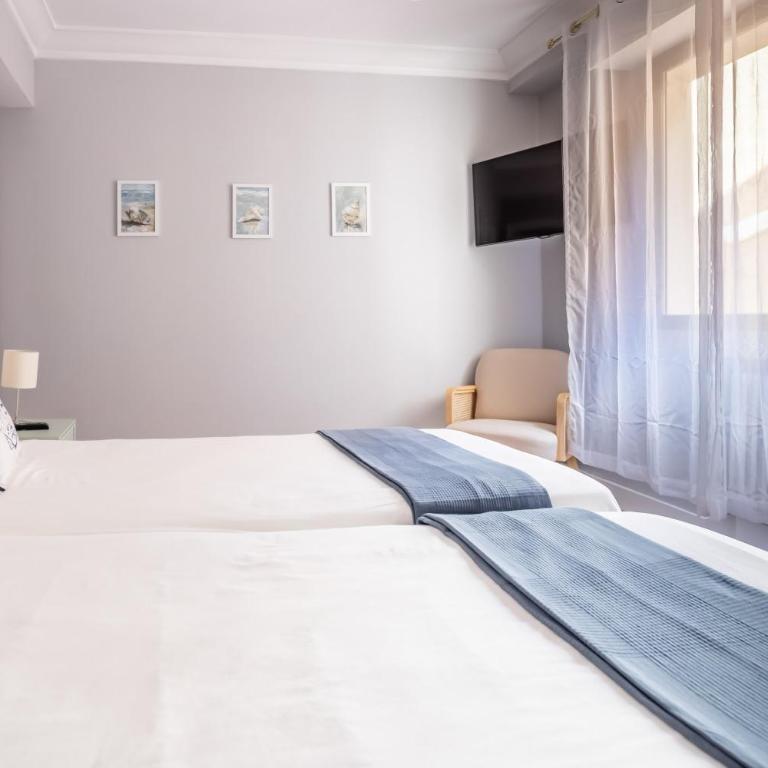 GRAN APARTAMENTO EN PRIMERA LINEA DE PLAYA - Apartamento - 4