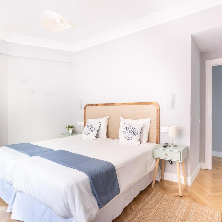 GRAN APARTAMENTO EN PRIMERA LINEA DE PLAYA - Apartamento - 72