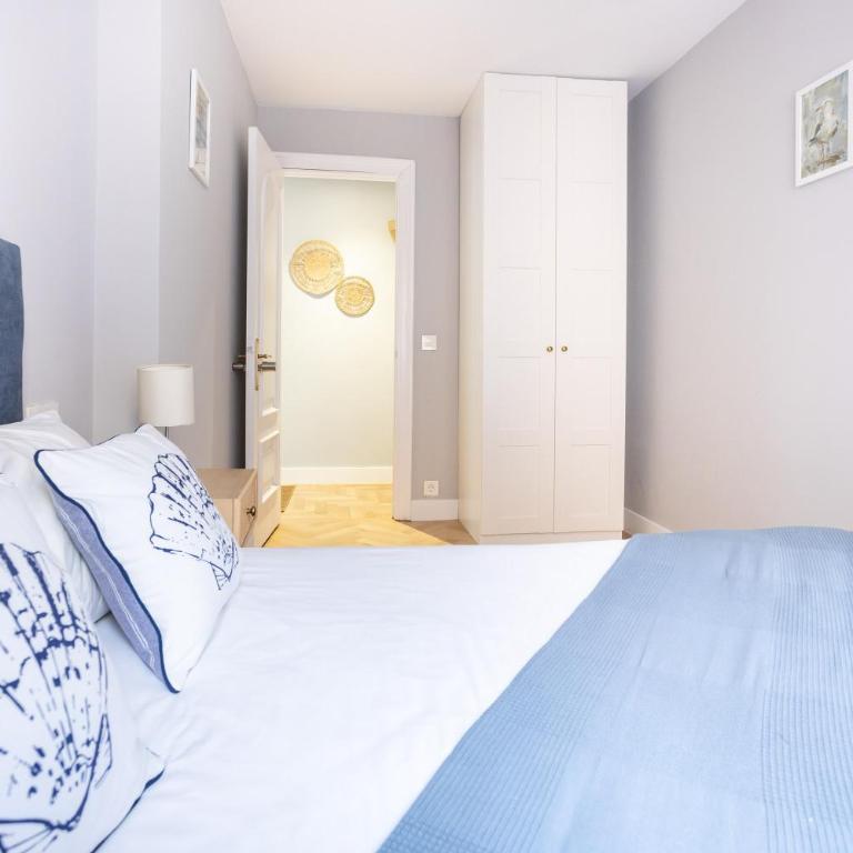 GRAN APARTAMENTO EN PRIMERA LINEA DE PLAYA - Apartamento - 48