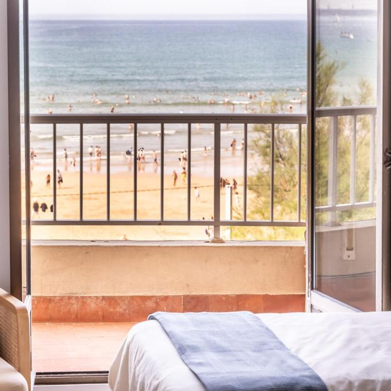 GRAN APARTAMENTO EN PRIMERA LINEA DE PLAYA - Apartamento - 1