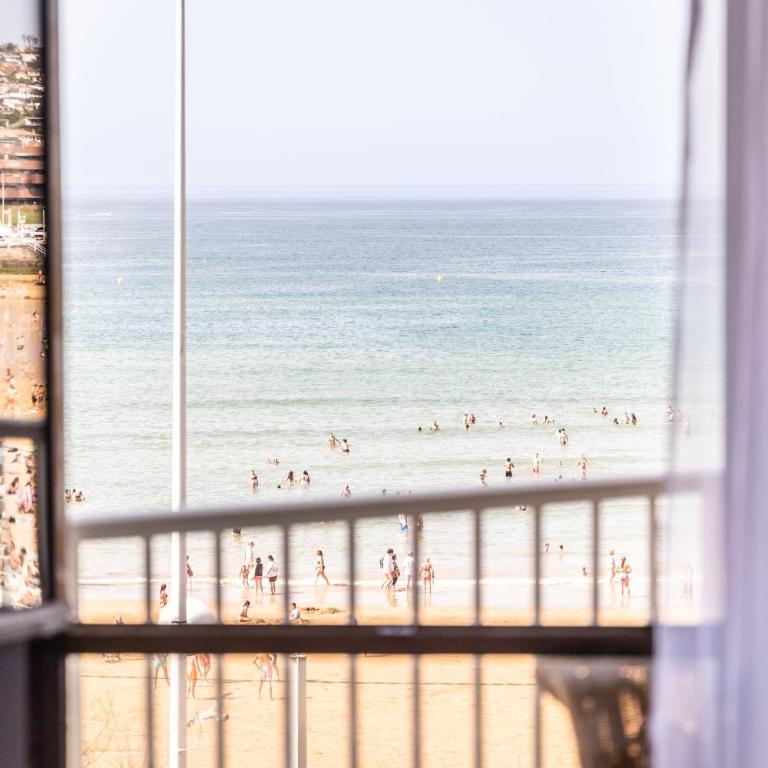 GRAN APARTAMENTO EN PRIMERA LINEA DE PLAYA - Apartamento - 60