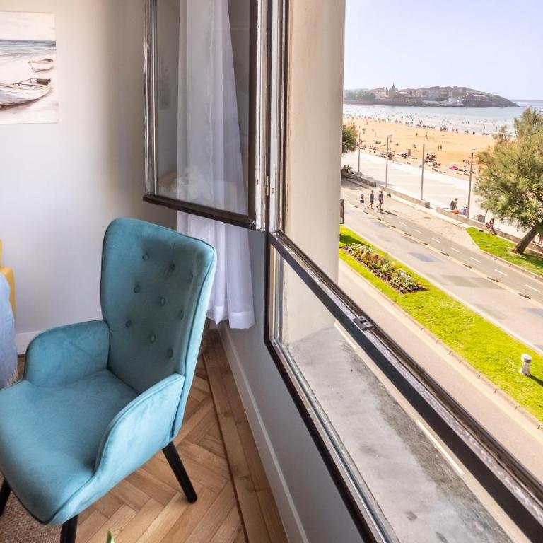 GRAN APARTAMENTO EN PRIMERA LINEA DE PLAYA - Apartamento - 87