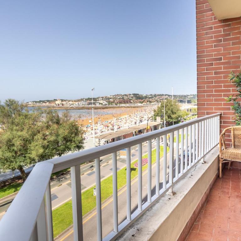 GRAN APARTAMENTO EN PRIMERA LINEA DE PLAYA - Apartamento - 73