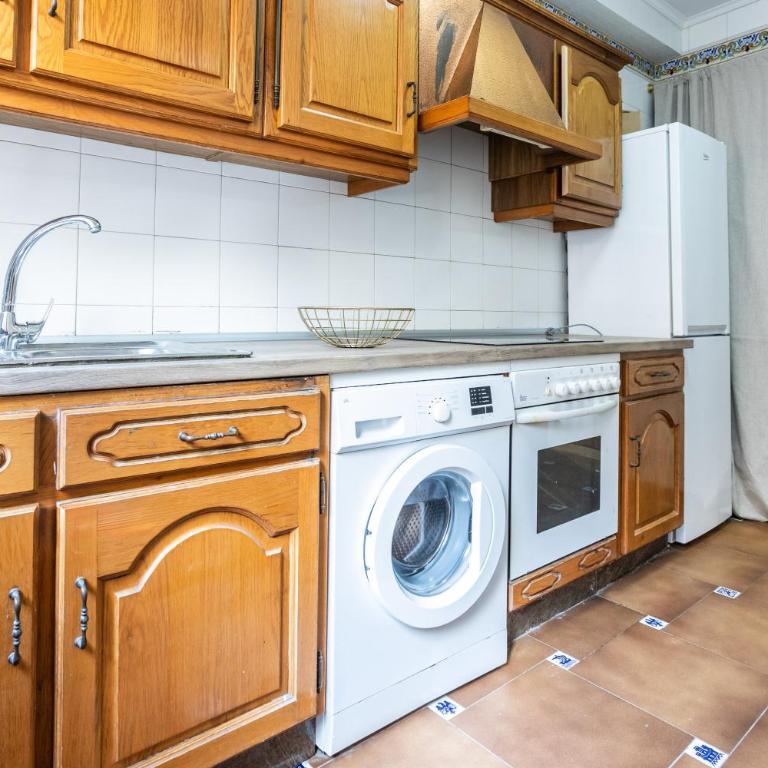 GRAN APARTAMENTO EN PRIMERA LINEA DE PLAYA - Apartamento - 75