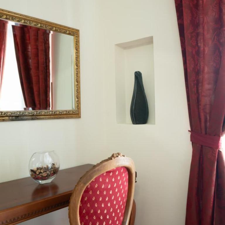 Imperial GuestHouse - Suite King con Vasca Idromassaggio - 34