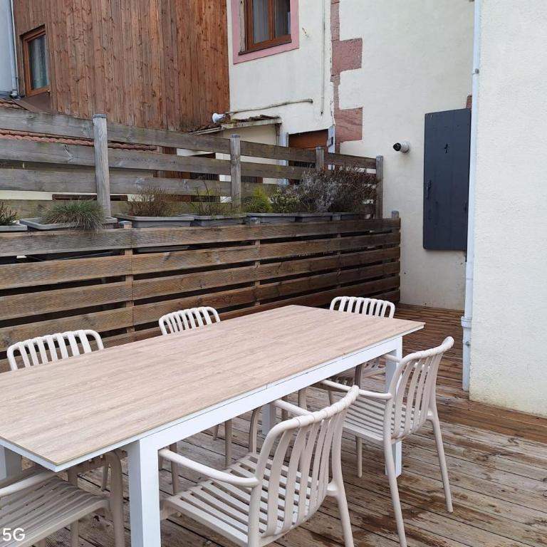 Maison spacieuse avec terrasse proche du lac - Maison de Vacances - 28