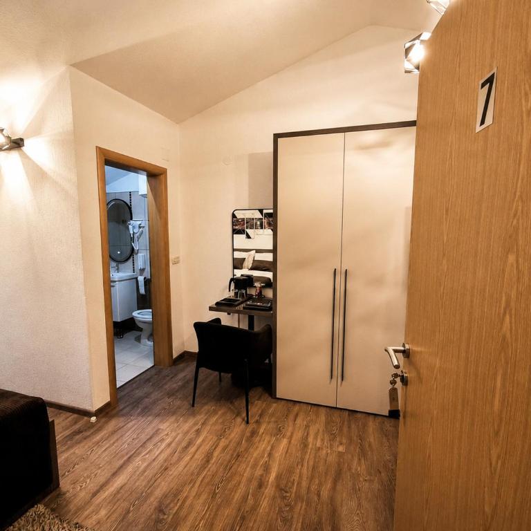 Villa Hum - Dvokrevetna Soba sa Bračnim Krevetom - 16