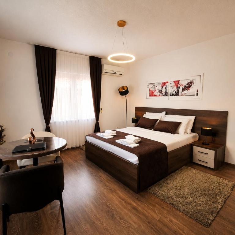 Villa Hum - Dvokrevetna Soba sa Bračnim Krevetom - 1