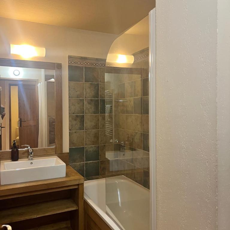 Apparts au Cœur de St-Lary - Piscine Chauffée et Sauna - Appartement en Duplex - 9