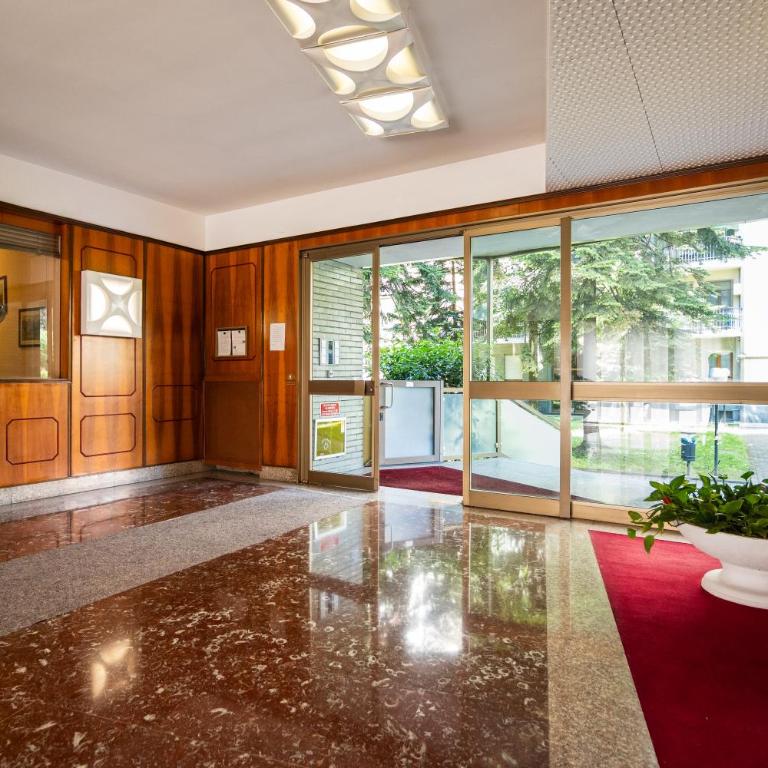 Apartment at 30 Viale Famagosta - Appartamento con 1 Camera da Letto - 34