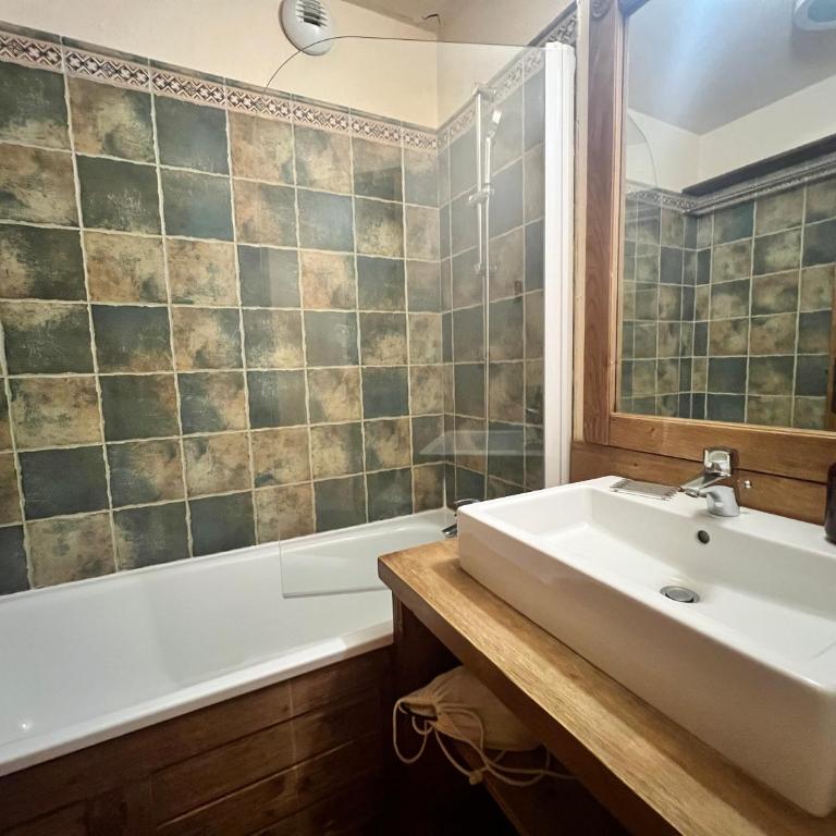 Apparts au Cœur de St-Lary - Piscine Chauffée et Sauna - Appartement avec Balcon - 7