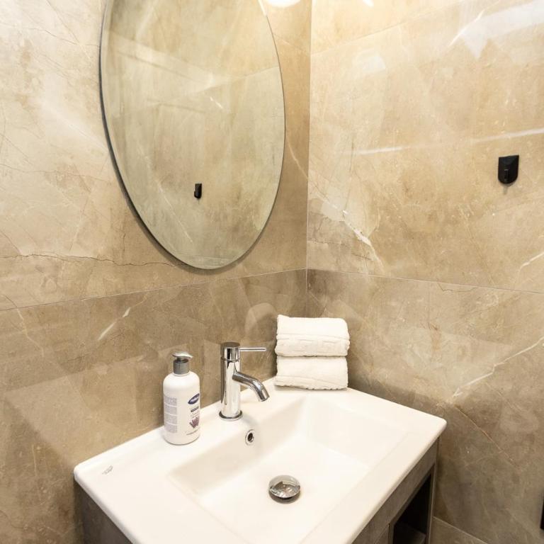 Whisper of Olives - 5 Min Drive to the Old Town, Bar - Apartman sa 1 Spavaćom Sobom - 55
