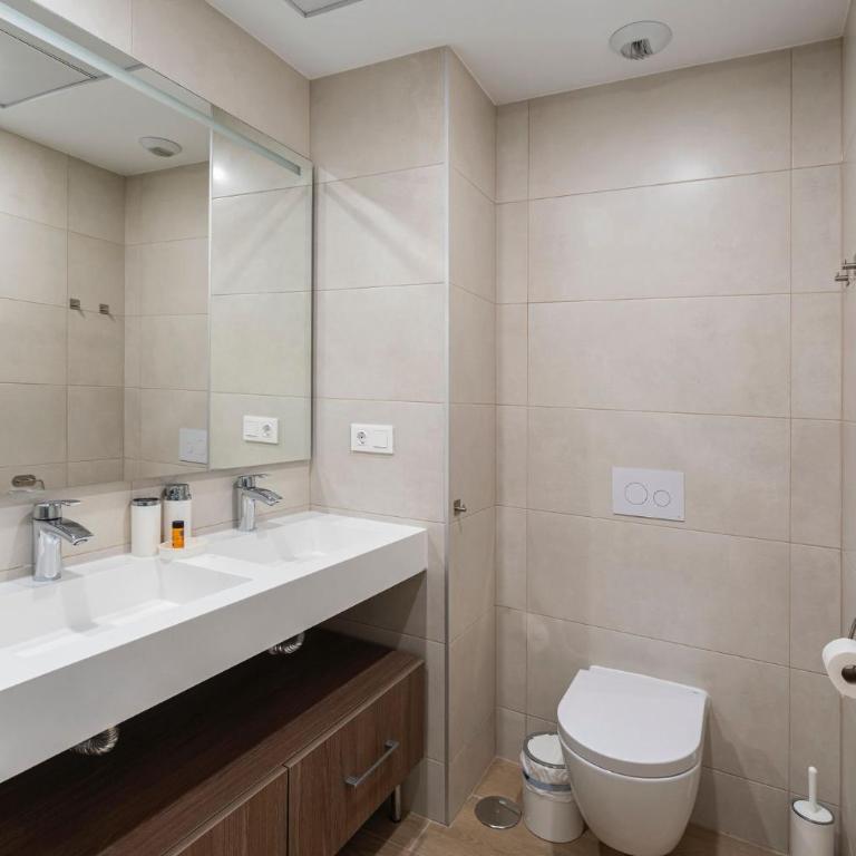 Torre Sakura Apartment - Appartamento Deluxe con 2 Camere da Letto e Balcone - 15