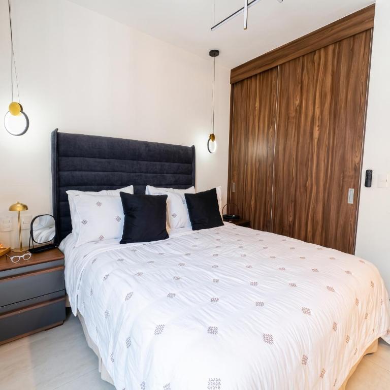 Lujoso apartamento de dos plantas con 3 dormitorios y 3,5 baños - Apartamento de 3 dormitorios - Planta Alta - 15