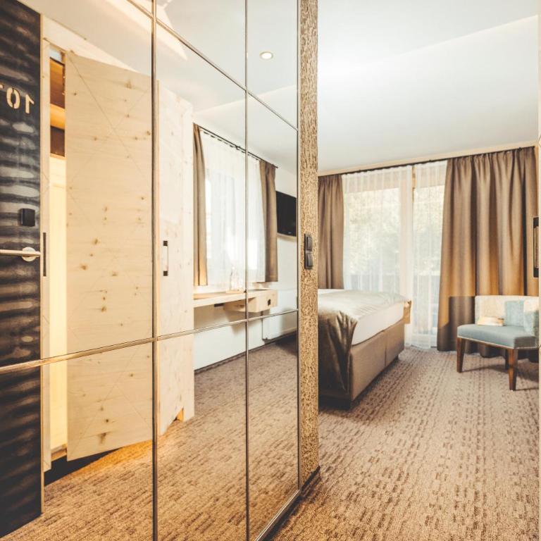 Hotel Bergkristall Zillertal - Adults Only - Doppelzimmer Zirbe - 4
