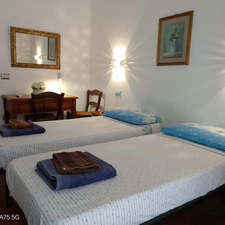 Room Procida in Villa La Tavernetta - Camera Matrimoniale con Bagno Privato - 2