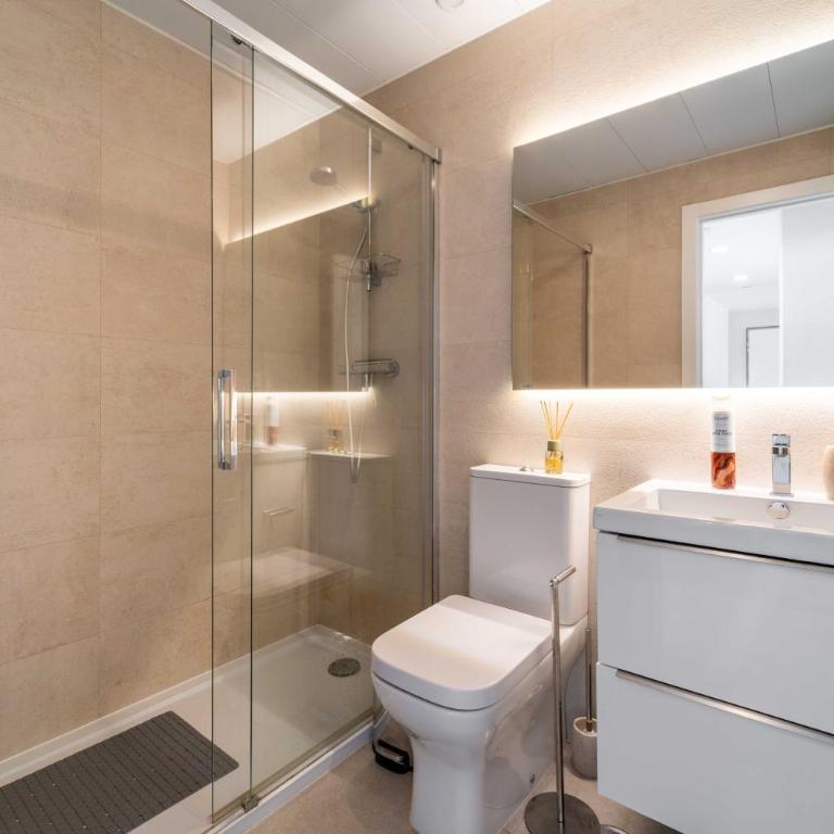 Arielle del Mar - Pool, Spa and family apartment, Las Lagunas, Mijas Costa - Three-Bedroom Apartment - 4