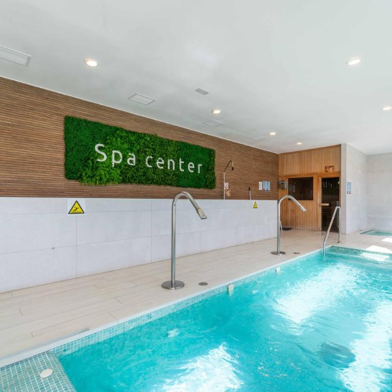Arielle del Mar - Pool, Spa and family apartment, Las Lagunas, Mijas Costa - Three-Bedroom Apartment - 5