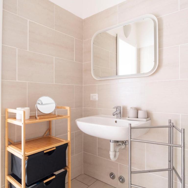 Vitani 30 - Nel cuore del centro storico di Como - Appartamento con 2 Camere da Letto - 30