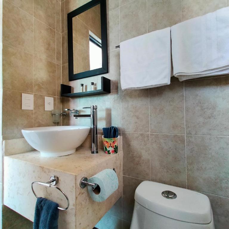 CasaMEXH Lunamar - Despierta, toma café en la 5ta Av, explora Xcaret, experimenta Tulum o algún cenote cercano - Unas vacaciones extraordinarias para tu familia y tus amigos - Three-Bedroom Villa - 17