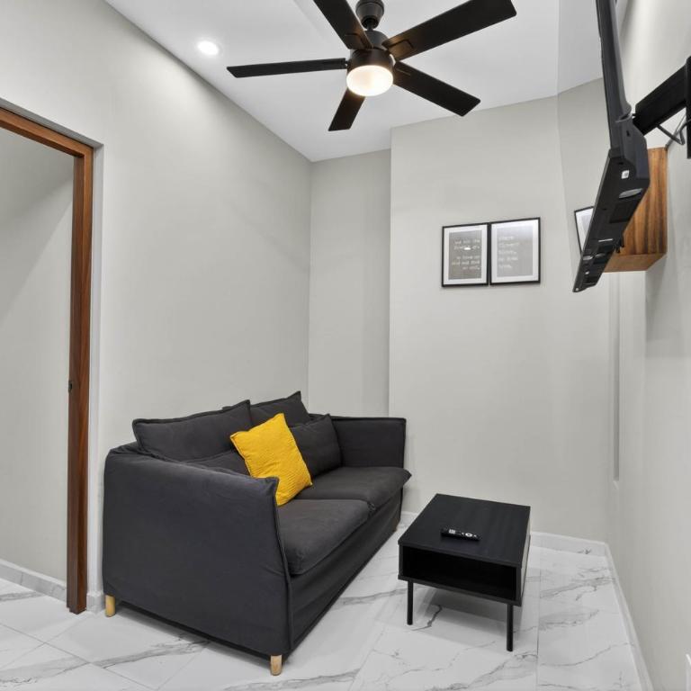Unit Aguacates Romantic Zone - Two-Bedroom Apartment with City View - 10