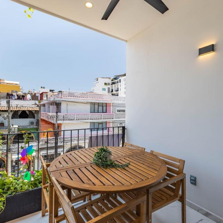 Unit Aguacates Romantic Zone - Two-Bedroom Apartment with City View - 27