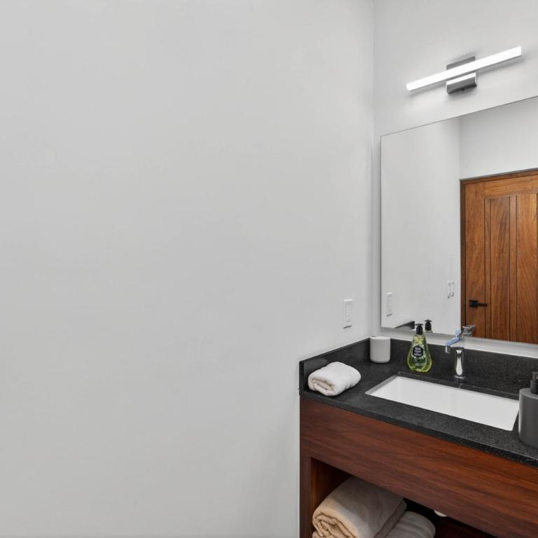 Unit Berengena Romantic Zone - Studio with Balcony - 12