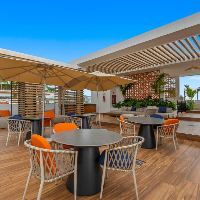 Romantic Zone Condo with Rooftop Pool 2 Min Beach - Appartement 2 Chambres - 20