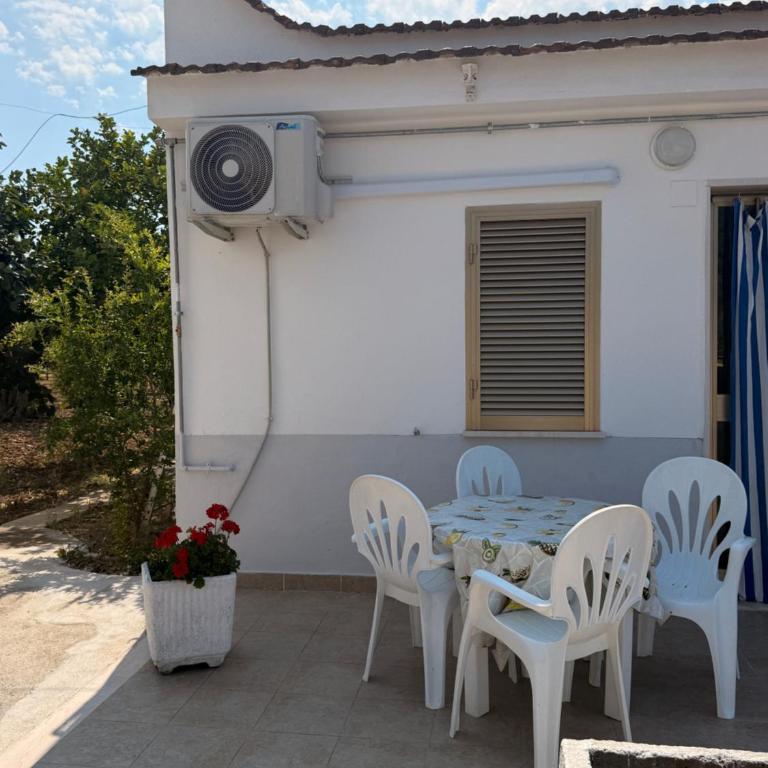 Villa Viola - Giardino e Parcheggio Gratuito - Casa con 2 Camere da Letto - 1