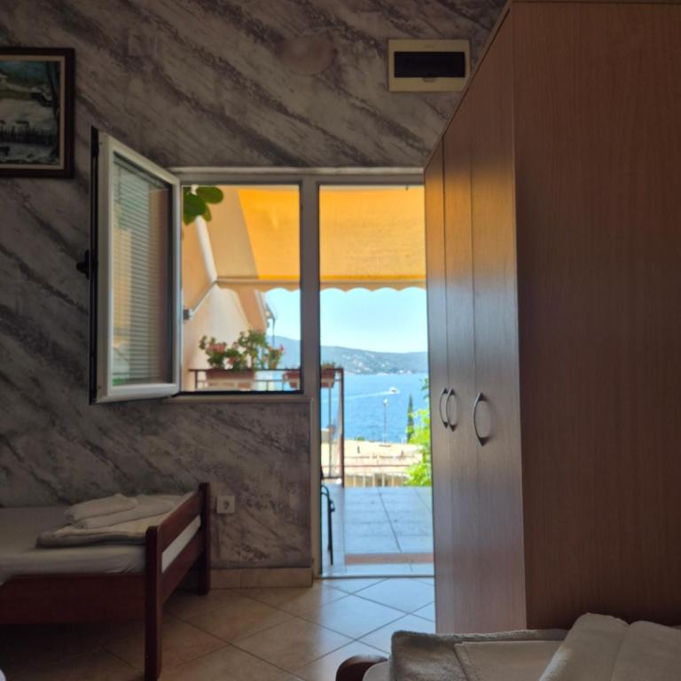 Apartmani MILOVIC - Četvorokrevetna Soba sa Pogledom na More - 5