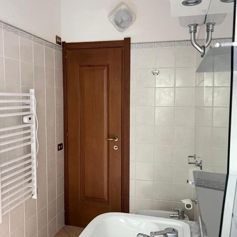 Casa Paradiso - Seaview & short walk to beach - Two-Bedroom House - 36
