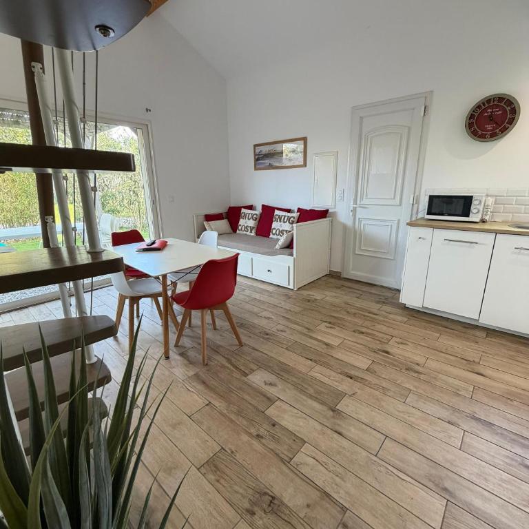 Presqu ile de Giens Maison T3 avec jardin et climatisee - Two-Bedroom House - 20
