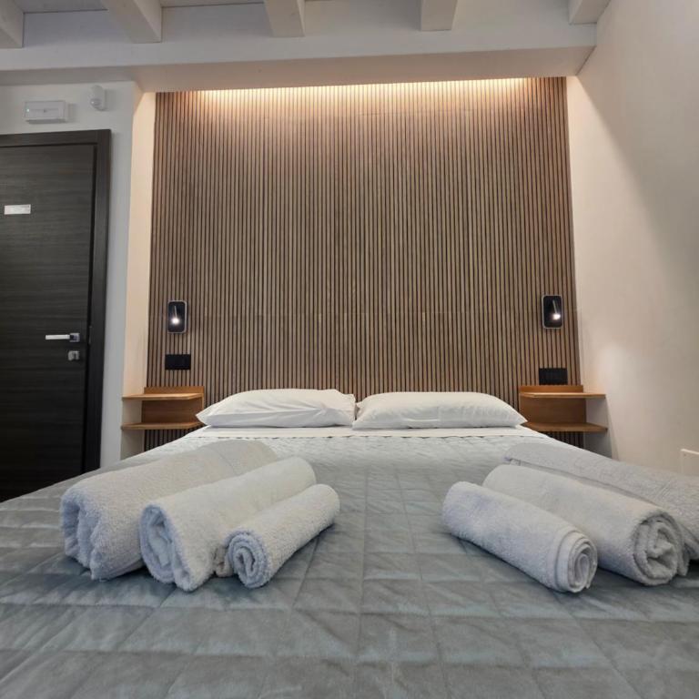 AL 54 Accommodation - Premium - Camera Familiare con Balcone - 1