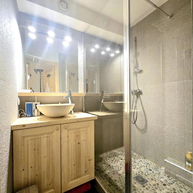 Charming duplex in Hameau des Pistes - ski inout - Apartamento - 18